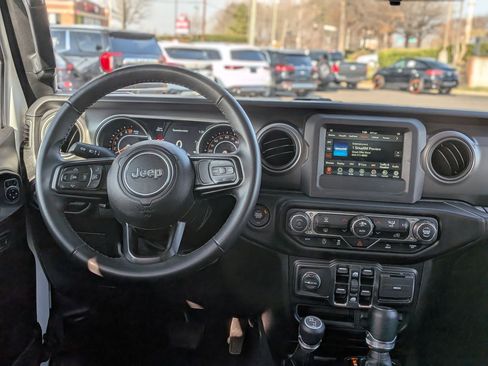 Used 2022 Jeep Wrangler Unlimited Sport image 29