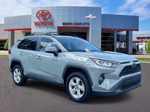 Used 2019 Toyota RAV4 XLE FWD image 1
