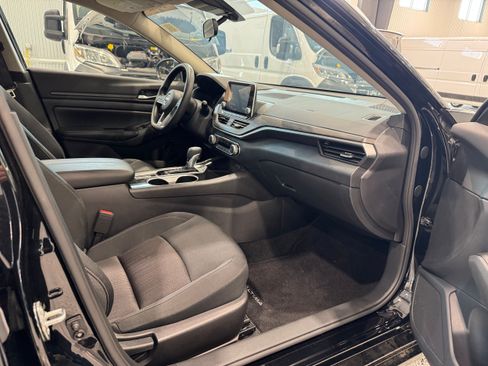 Used 2024 Nissan Altima 2.5 SV AWD/4WD image 13
