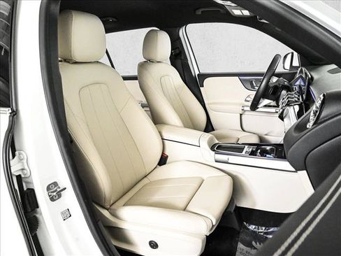Used 2025 Mercedes-Benz GLB 250 4MATIC image 22