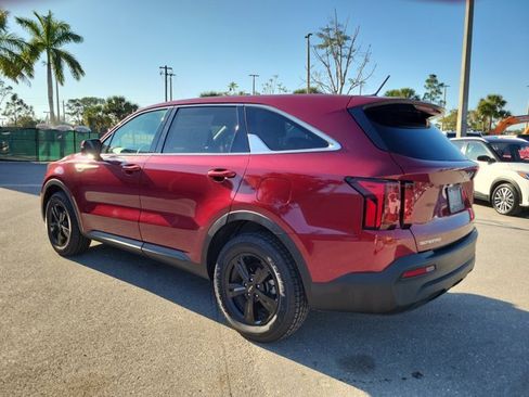 Used 2023 Kia Sorento LX image 6