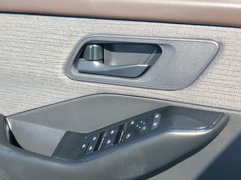 Used 2023 Nissan Rogue S image 20