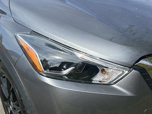 Used 2020 Nissan Kicks SR w/ SR Premium Package FWD image 4