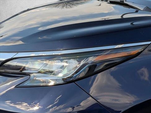 Used 2022 Toyota Sienna XLE image 9