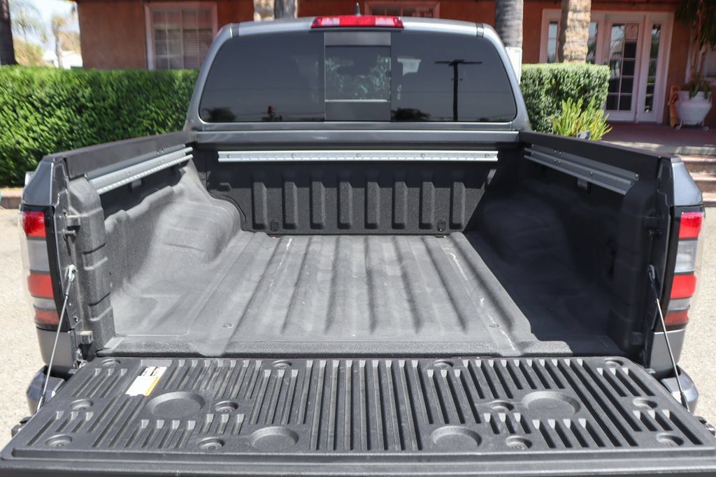 Used 2025 Nissan Frontier PRO-4X w/ Pro Convenience Package AWD/4WD image 8