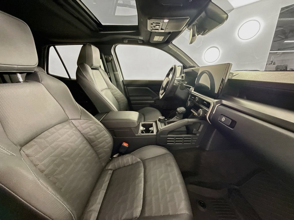 Used 2025 Toyota 4Runner TRD Off-Road Premium AWD/4WD image 30