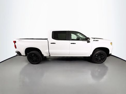 Used 2025 Chevrolet Silverado 1500 LT Trail Boss w/ Convenience Package II AWD/4WD image 8