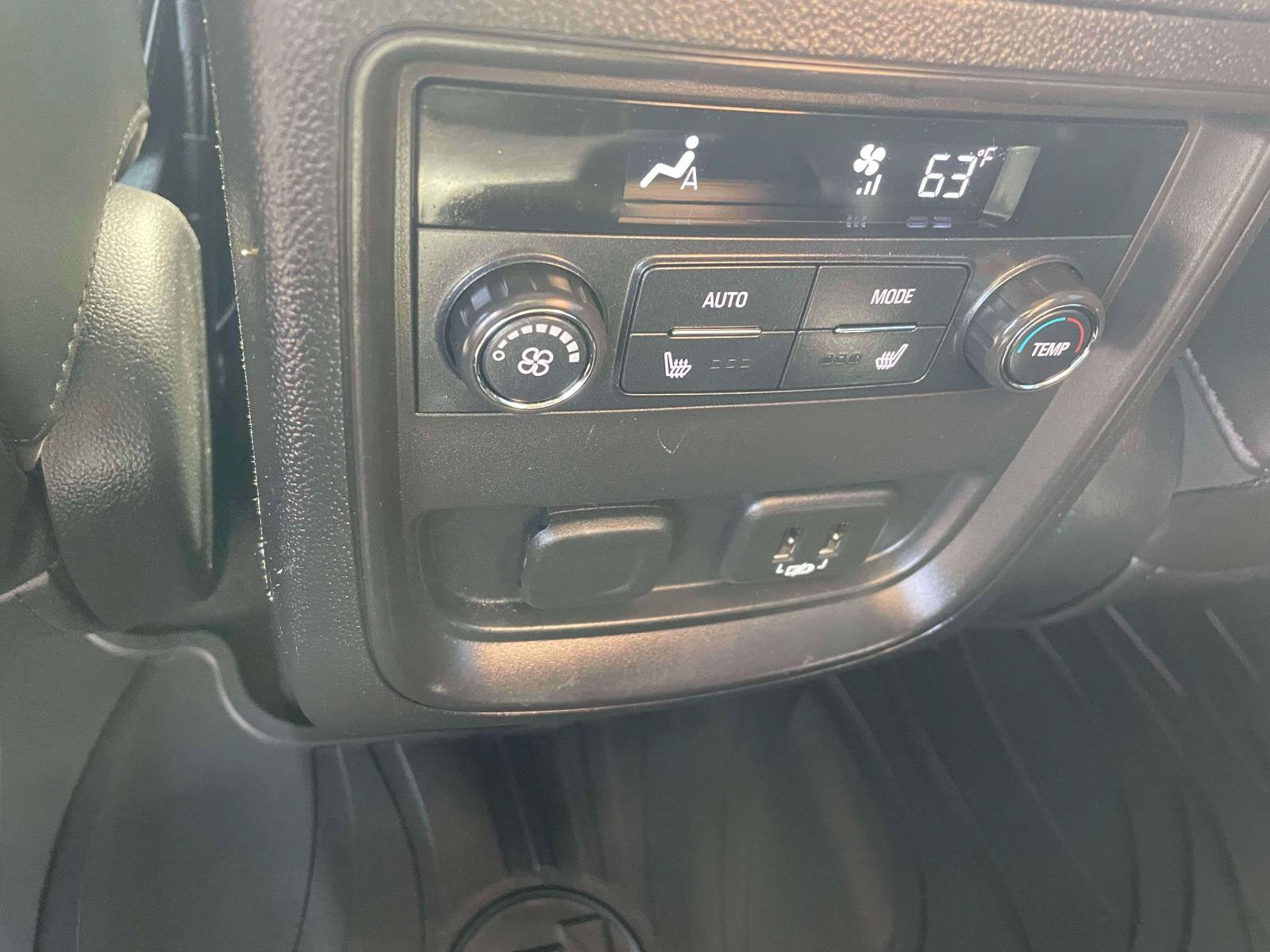 Used 2019 Buick Envision Essence FWD image 19