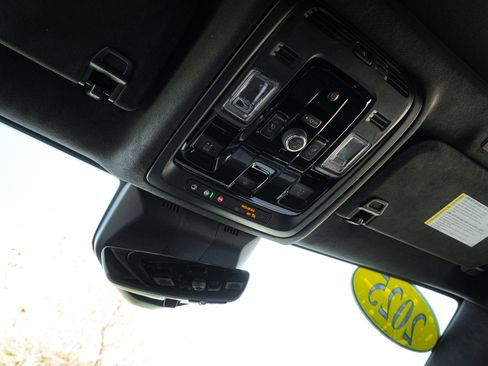 Used 2025 Cadillac Escalade V image 28