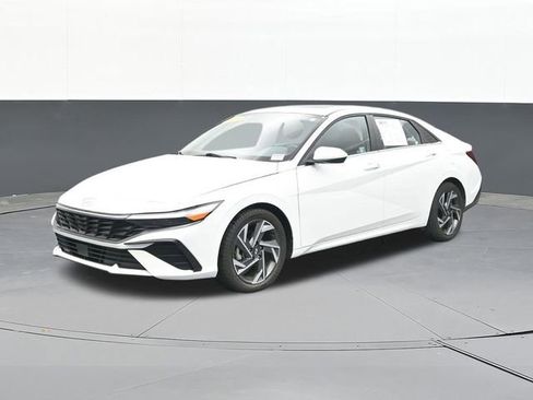 Used 2025 Hyundai Elantra SEL FWD image 6