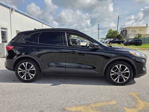 Used 2022 Ford Escape SE w/ SE Sport Appearance Package FWD image 6