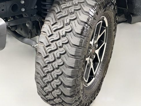 Used 2025 Jeep Gladiator Rubicon w/ Convenience Group AWD/4WD image 25