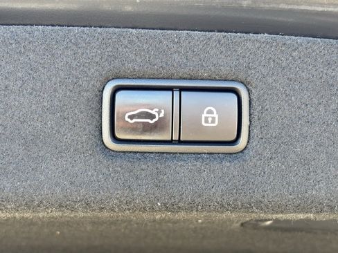 Used 2017 Genesis G90 5.0 Ultimate image 36