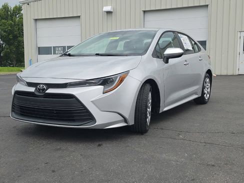 Used 2024 Toyota Corolla LE FWD image 3