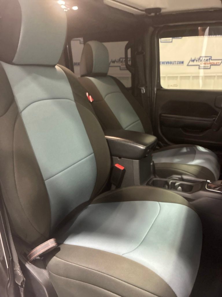 Used 2023 Jeep Gladiator Mojave w/ Cold Weather Group AWD/4WD image 42