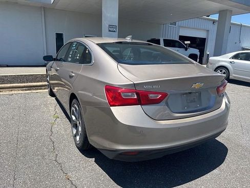 Used 2023 Chevrolet Malibu LT w/ Driver Confidence Package FWD image 6