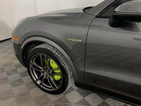 Used 2020 Porsche Cayenne E-Hybrid image 37