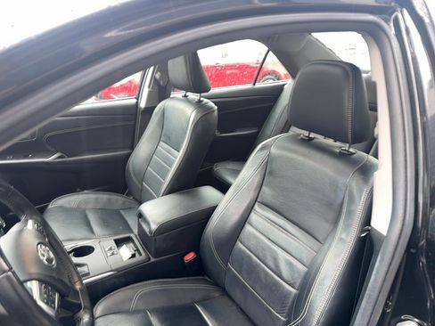 Used 2016 Toyota Camry XLE w/ Moonroof Package FWD image 10