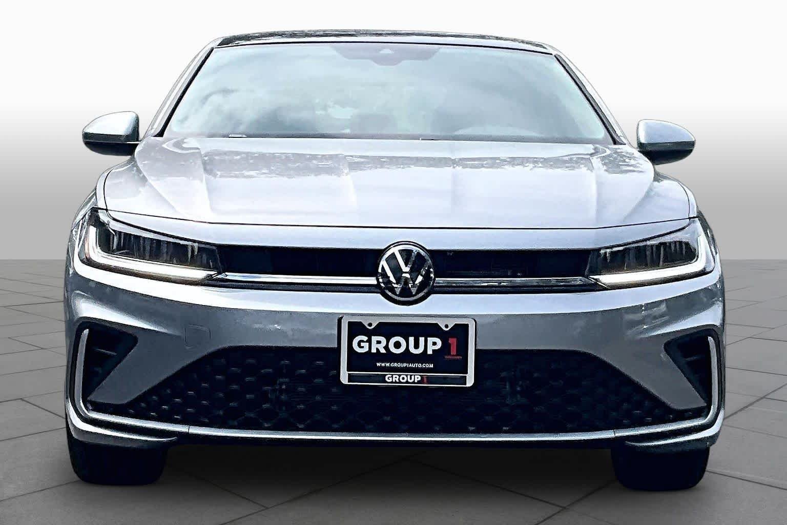New 2027 Volkswagen Jetta SE FWD image 3