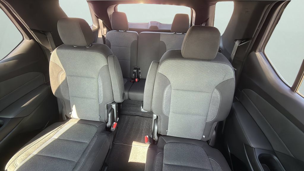 Used 2023 Chevrolet Traverse LT w/ LPO, Cargo Package AWD/4WD image 4