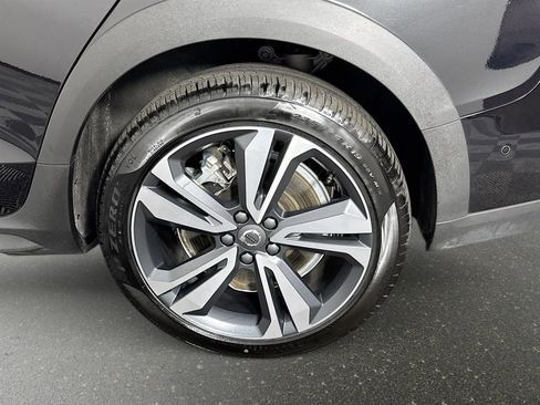 Used 2025 Volvo V60 B5 Cross Country Plus image 33