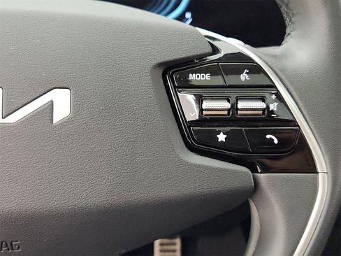Certified 2024 Kia Niro SX Touring image 41
