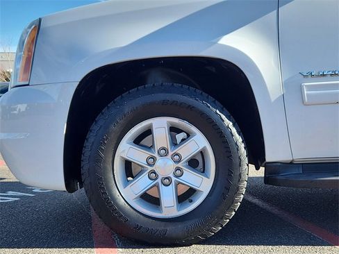 Used 2011 GMC Yukon SLE w/ Suspension Package, Off-Road image 17