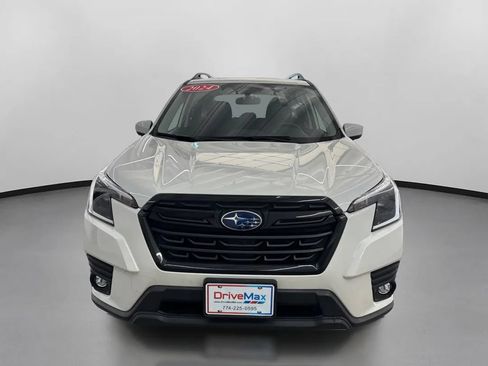 Used 2024 Subaru Forester Premium AWD/4WD image 2