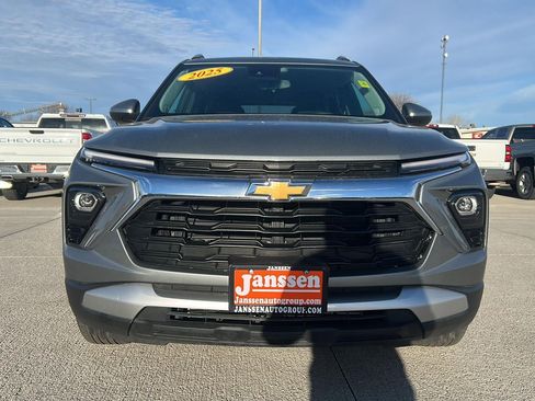 Used 2025 Chevrolet TrailBlazer LT image 3