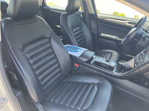 Used 2019 Ford Fusion SEL FWD image 21