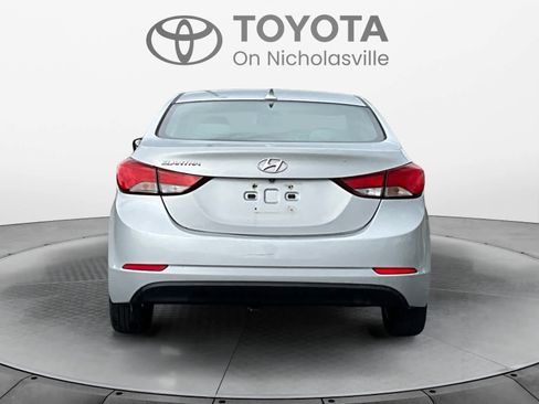 Used 2014 Hyundai Elantra SE w/ Option Group 02 FWD image 5