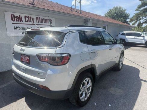 Used 2024 Jeep Compass Latitude AWD/4WD image 5