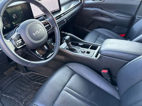 Certified 2025 Kia Sorento S image 11