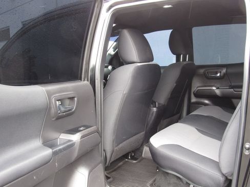 Used 2023 Toyota Tacoma TRD Off-Road w/ Technology Package AWD/4WD image 18