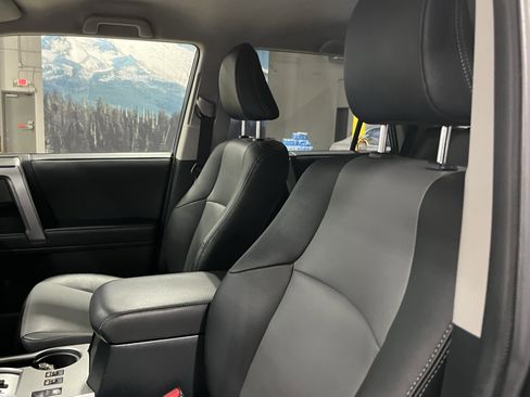 Used 2022 Toyota 4Runner SR5 Premium image 16