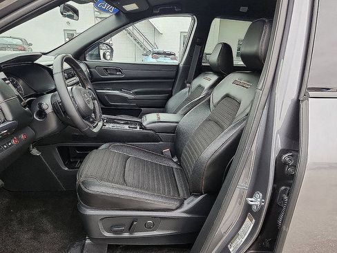Used 2025 Nissan Pathfinder Rock Creek image 7