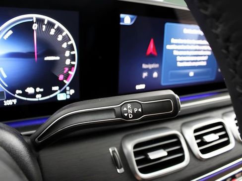 Used 2025 Mercedes-Benz GLE 450e 4MATIC image 29