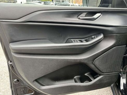 Used 2023 Jeep Grand Cherokee L Laredo image 11