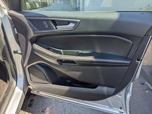 Used 2020 Ford Edge SE FWD image 17