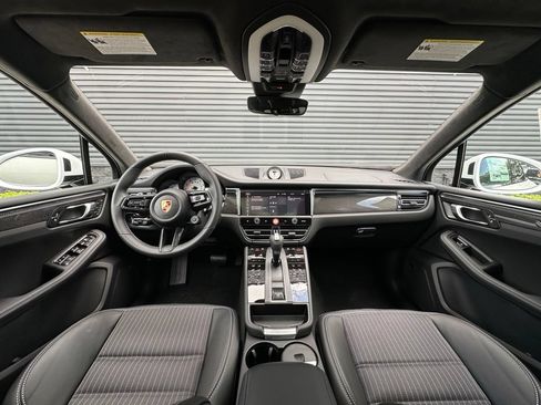 Used 2026 Porsche Macan AWD/4WD image 6