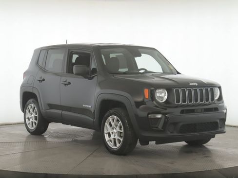 Used 2023 Jeep Renegade Latitude AWD/4WD image 2