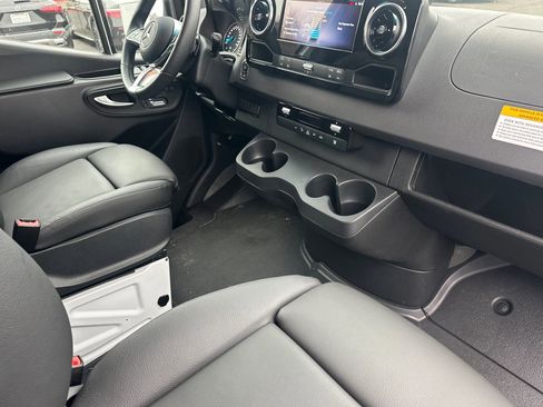 New 2024 Mercedes-Benz eSprinter 170 Cargo image 15