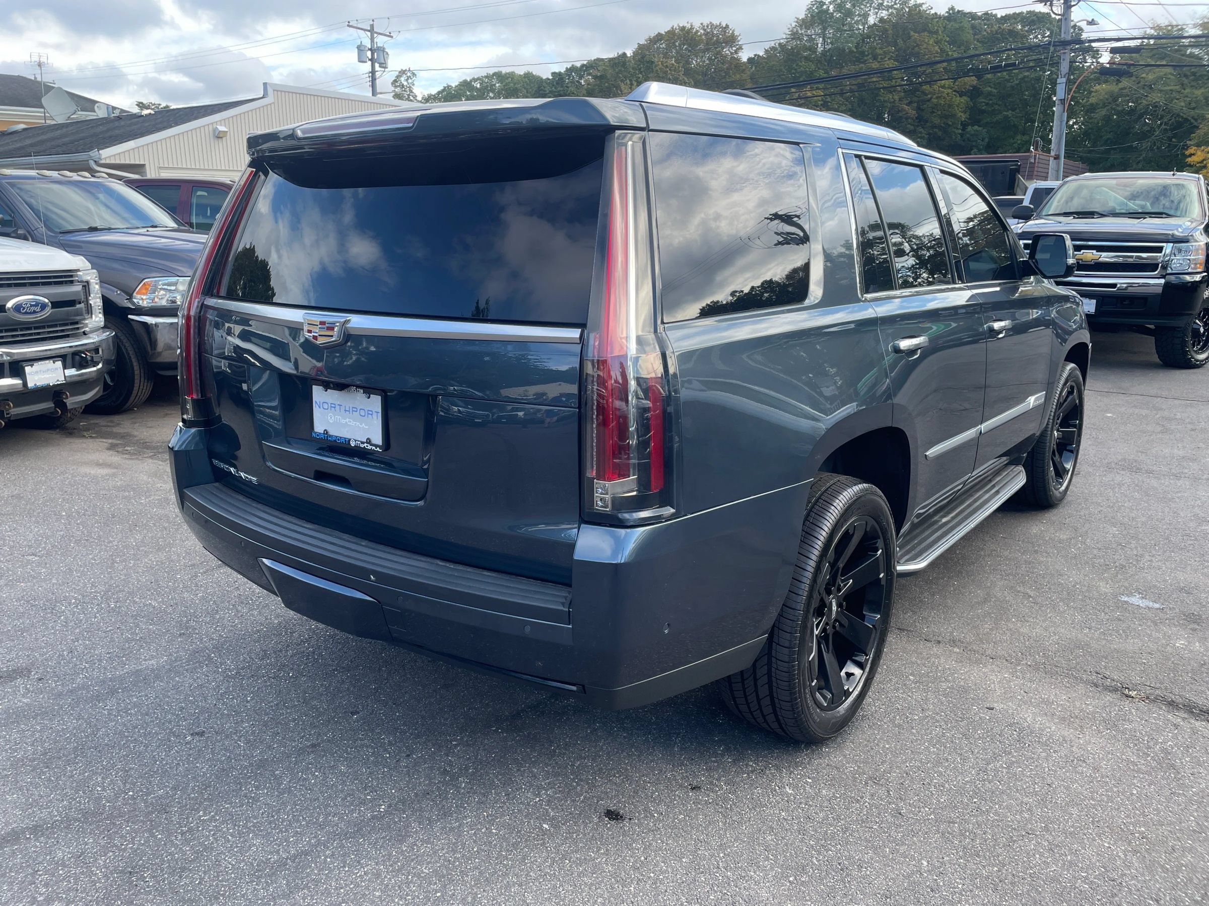 Used 2019 Cadillac Escalade Luxury AWD/4WD image 4