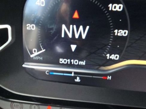 Used 2022 GMC Yukon XL Denali image 27