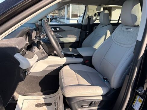 Used 2025 Ford Explorer Platinum w/ Ultimate Package image 24