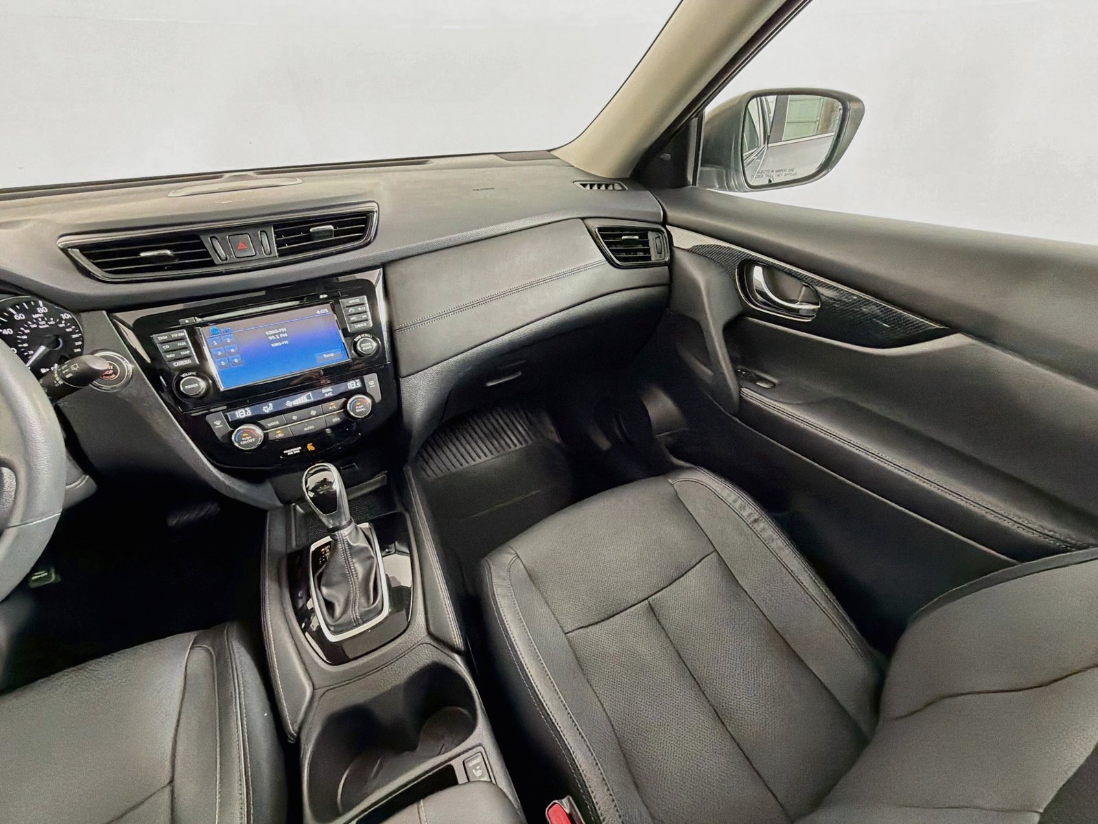 Used 2017 Nissan Rogue Platinum AWD/4WD image 12