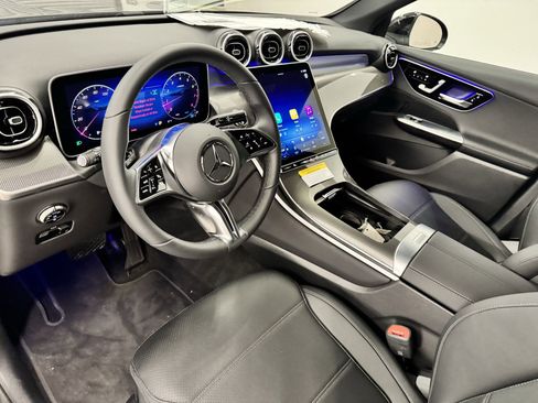 Certified 2025 Mercedes-Benz GLC 300 image 4