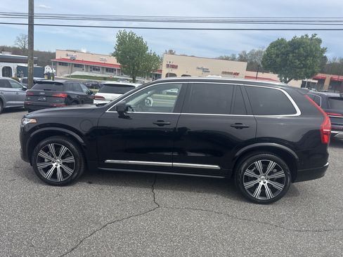 Certified 2024 Volvo XC90 T8 Ultimate w/ Protection Package Premier AWD/4WD image 4