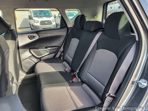Used 2025 Kia Soul LX image 10