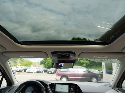 Used 2023 Hyundai Sonata Limited w/ Preferred Accessory Package FWD image 18